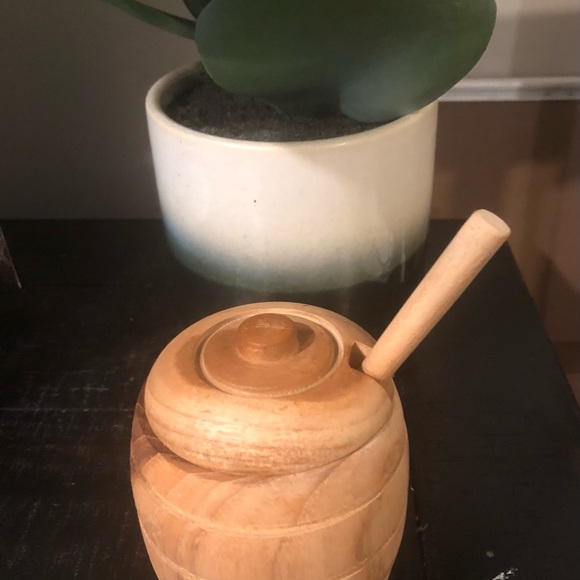 OLIVE WOOD HONEY JAR - Picture 3 of 7